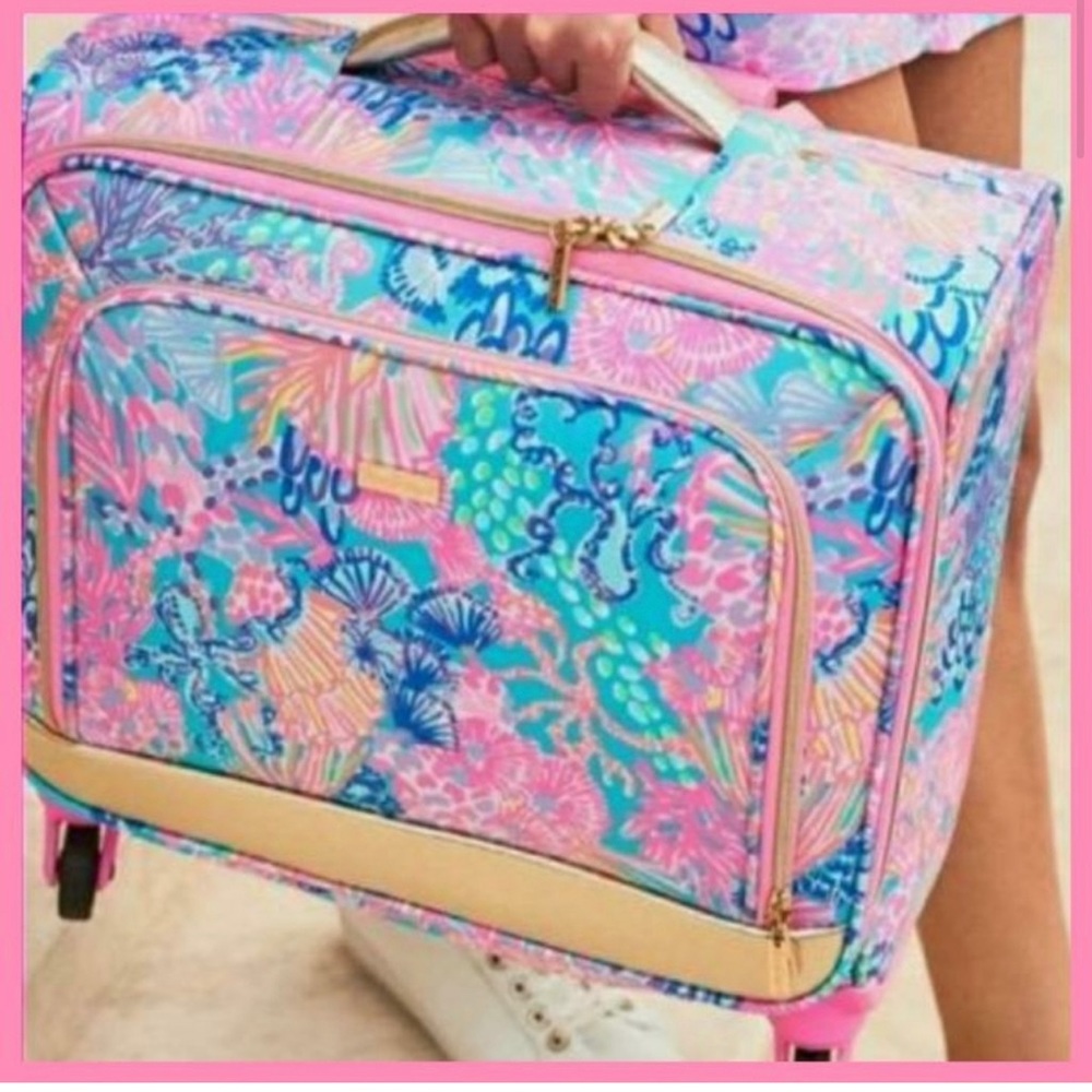 Lilly Pulitzer Carry on  LUGGAGE, like new limited edition 2022